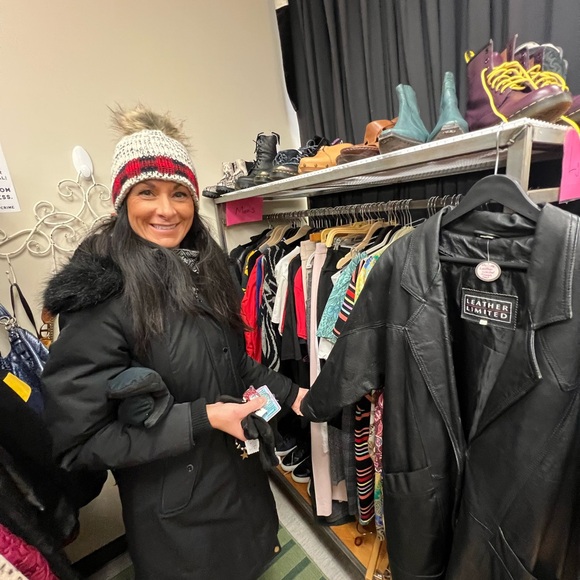 Meet your Posher, Jessica - Picture 3 of 3